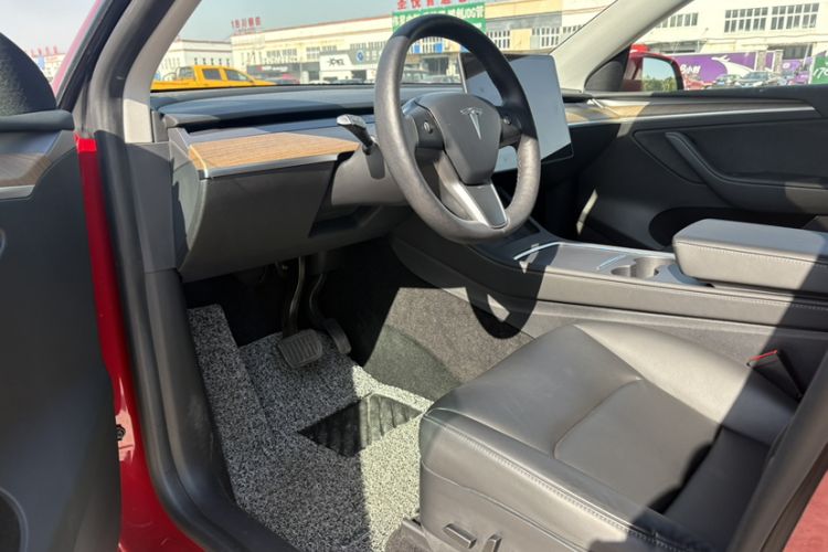 Used Tesla Model Y 2021 Long-Range All-Wheel-Drive Version
