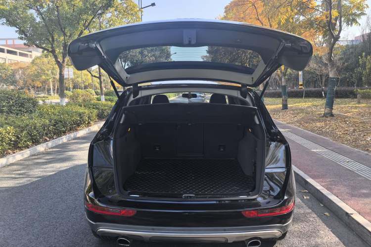 Used Audi Q5 2017 Plus 40 TFSI Technology Model