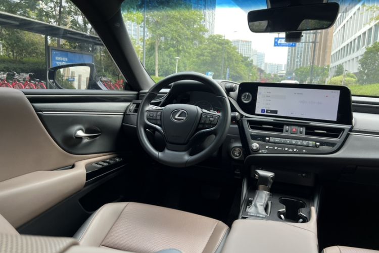 Used Lexus ES 2023 200 Excellence Edition
