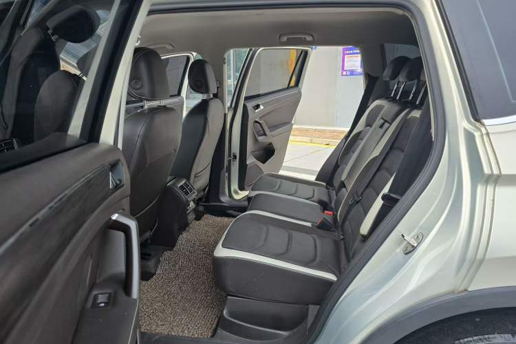 Used Volkswagen Tiguan L 2017 330TSI Automatic Two-Wheel Drive Comfort Edition
