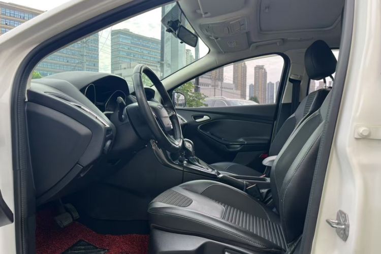 Used Ford Focus 2017 Sedan 1.6L Automatic Fashion Edition Smart Drive Version
