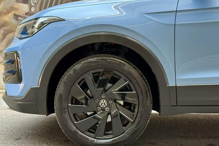 Used Volkswagen Tharu 2025 NewRui 300TSI Prestige Edition
