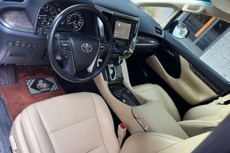 Used Toyota Alphard 2018 Revised Version 3.5L Premium Edition
