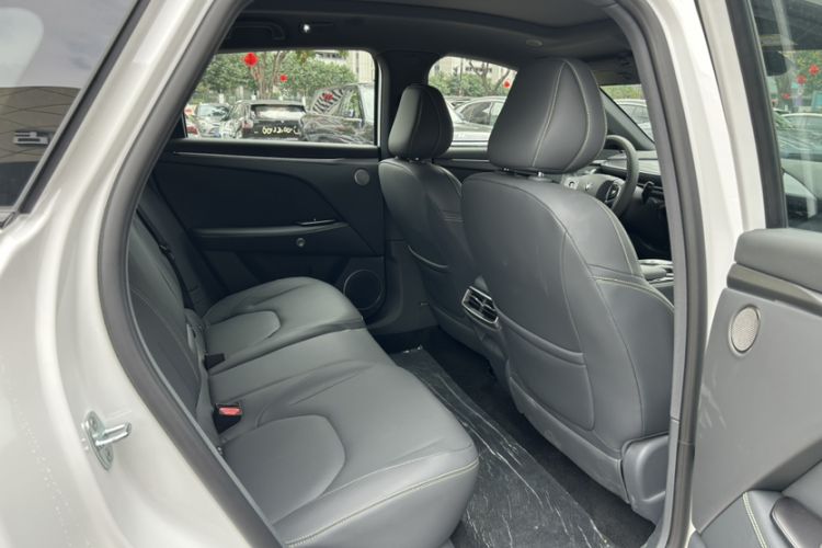 Used ARCFOX Alpha T5 2026 Model Range-Extended 1215 Yuanjing Smart Driving Version
