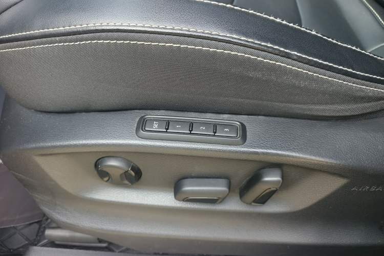 Used Skoda Kodiaq 2018 Facelifted TSI330 5-Seater Two-Wheel-Drive Luxury Enjoyment Edition
