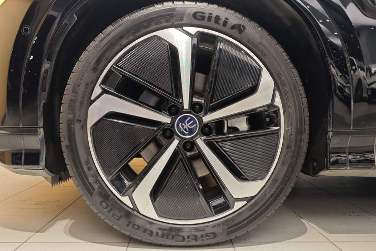 Used BYD Song L EV 2025 Intelligent Driving Version 662 km LiDAR Excellence Edition
