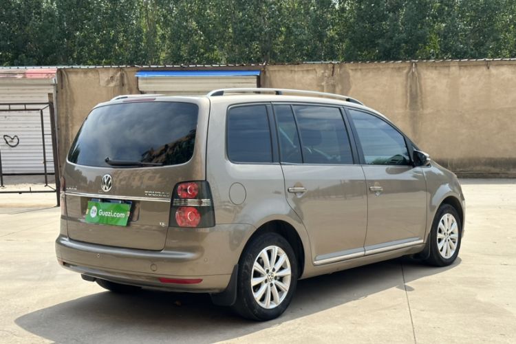 Used Volkswagen Touran 2015 1.4T DSG Luxury Edition 5-Seater
