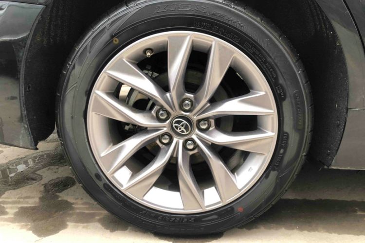 Used Toyota Avalon 2019 Dual-Engine 2.5L Luxury Edition China VI Standard