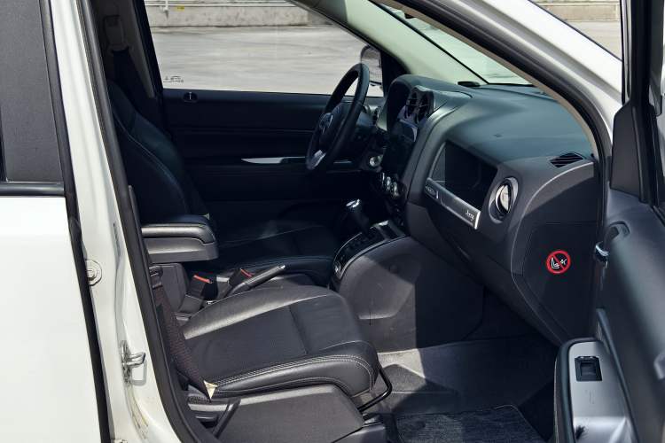 Used  Compass 2014 2.4L four-wheel drive luxury version
