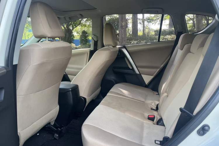 Used Toyota RAV4 2015 2.0L CVT Two-Wheel Drive Fashion Edition