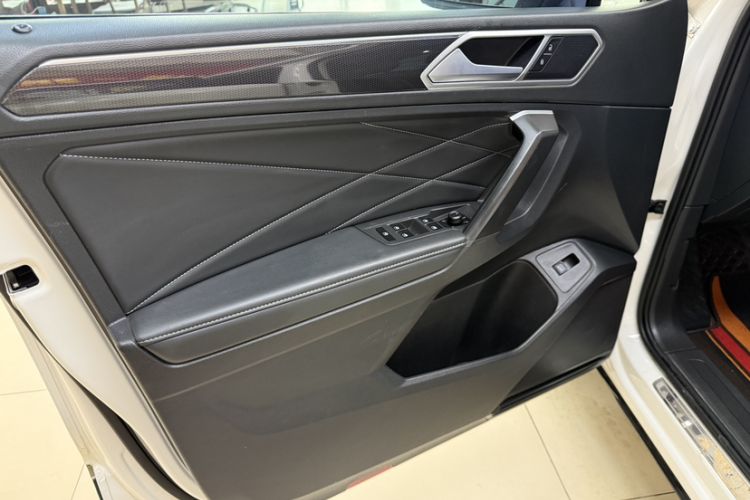 Used Volkswagen Tiguan L 2022 330TSI Automatic Two-Wheel Drive Smart Edition
