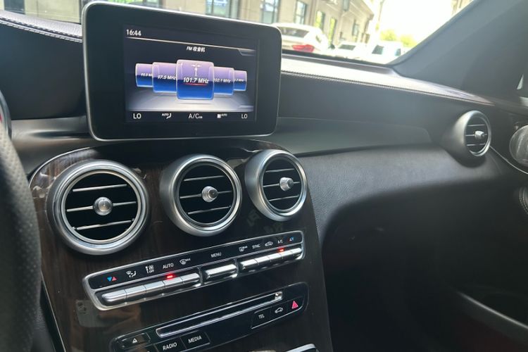 Used Mercedes-Benz GLC 2017 GLC 260 4MATIC Luxury Model
