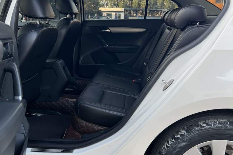 Used Volkswagen Lavida 2013 Restyled Classic 1.6L Automatic Comfort Edition
