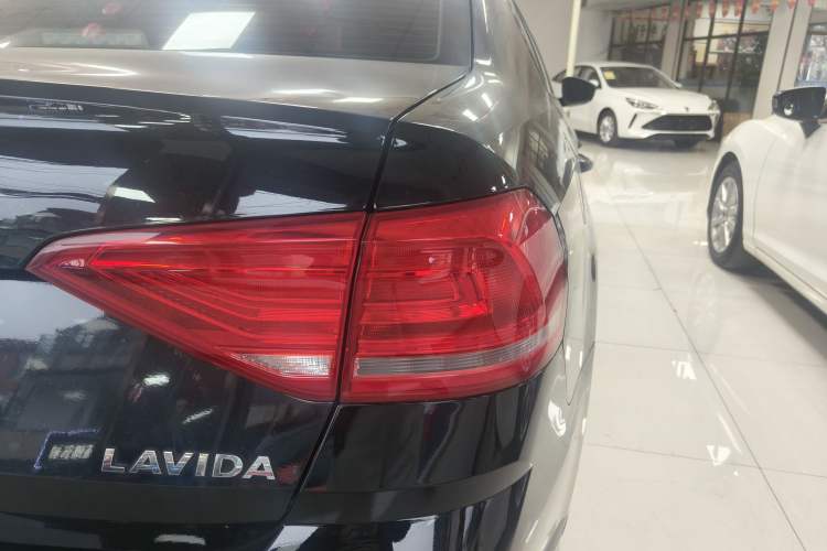 Used Volkswagen Lavida 2017 1.6L Automatic Fashion Edition
