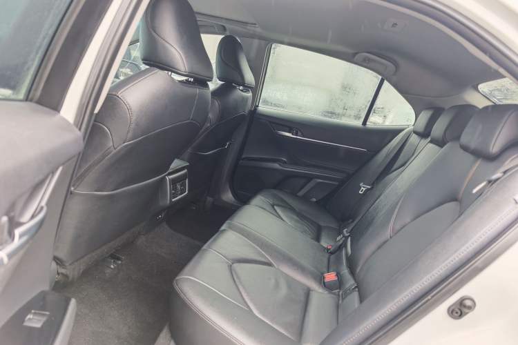 Used Toyota Camry 2021 2.0G Luxury Edition
