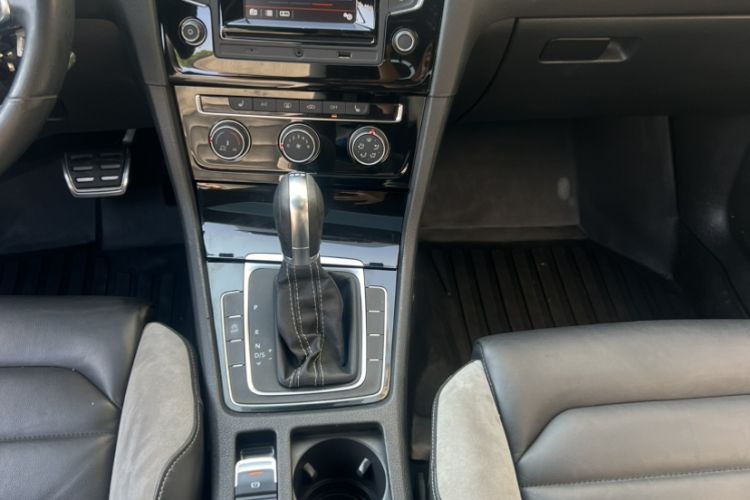 Used Volkswagen Golf 2016 1.4TSI Automatic R-Line
