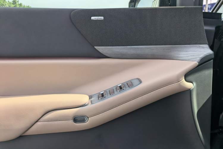 Used XPeng X9 2025 650 Long-Range Max
