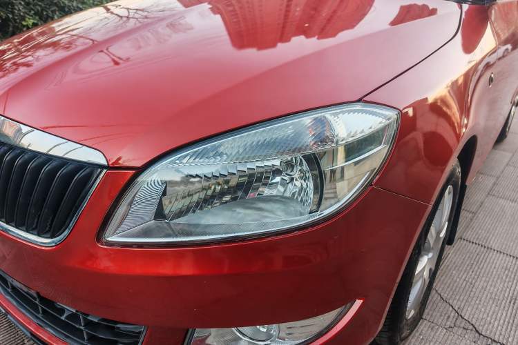 Used Skoda Fabia 2012 1.4L Automatic Crystal Edition
