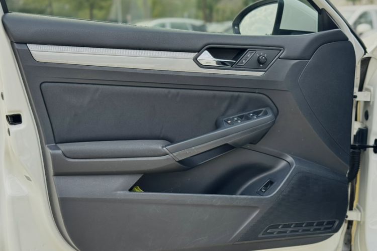 Used Volkswagen Lamando 2015 230TSI DSG Fashion Edition
