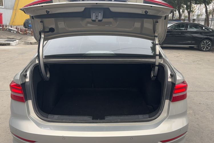 Used Volkswagen Lavida 2019 1.5L Automatic Comfort Edition China VI Standard
