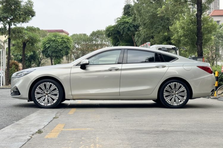 Used Hongqi H5 2022 Classic Model 1.5T DCT Flagship Edition
