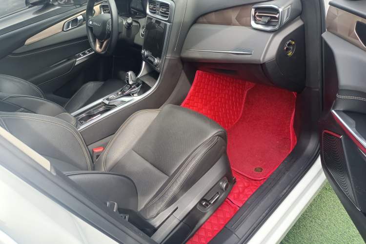 Used Lynk & Co 01 2019 2.0T Two-Wheel Drive Zhaopu Version China VI Standard
