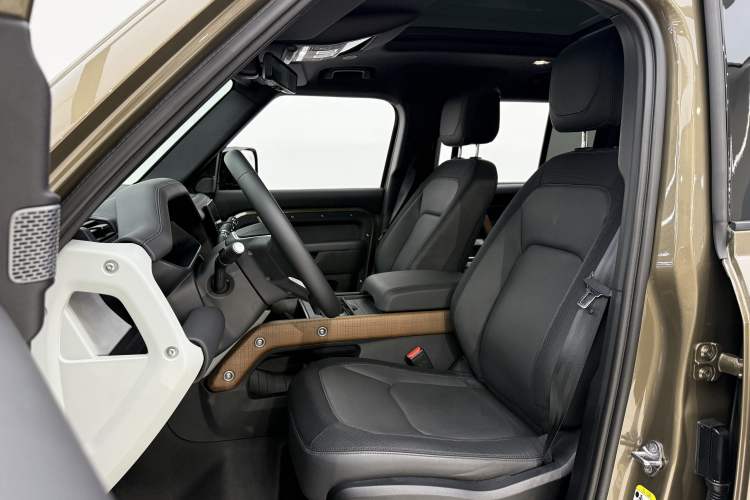 Used Land Rover Defender 2023 110 3.0T P400 X-DYNAMIC HSE
