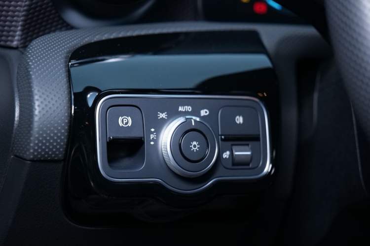 Used Mercedes-Benz A-Class 2022 Revised Version A 200 L Sport Sedan Fashionable Style
