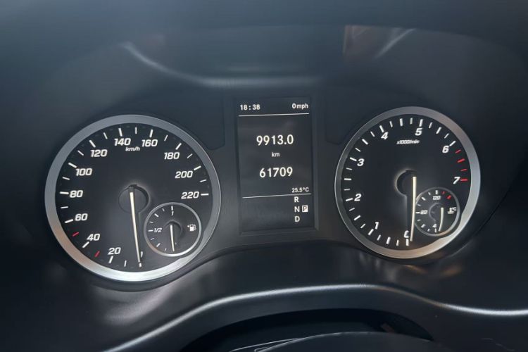 Used Mercedes-Benz Vito 2023 2.0T Business Version 7 Seats
