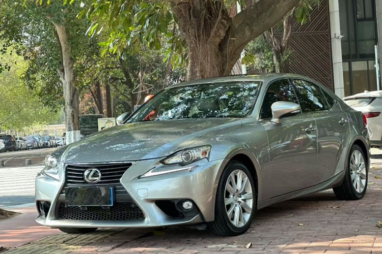 Used Lexus IS 2015 200T Leading Edition
