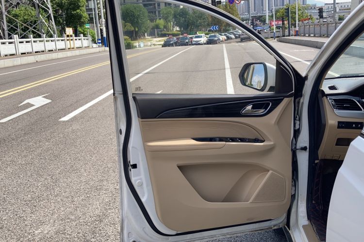 Used Baojun 730 2016 1.5T Manual Comfort Version 7 Seats
