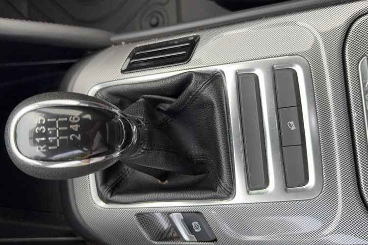 Used Changan CS55 2019 1.5T Manual Colorful Model China VI Standard
