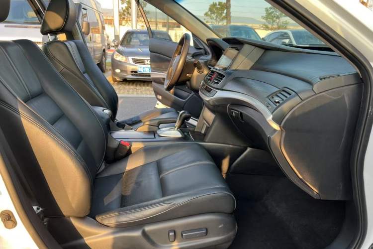 Used Honda Crosstour 2014 2.4L Luxury Edition
