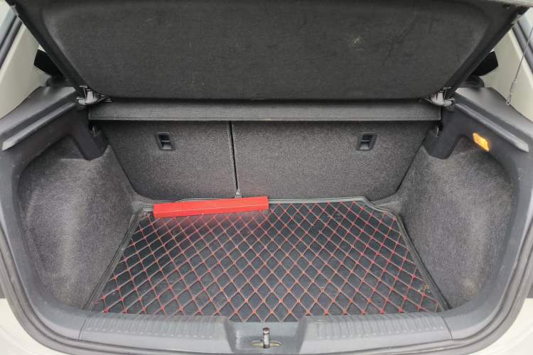 Used Volkswagen Polo 2016 1.6L Automatic Comfort Model
