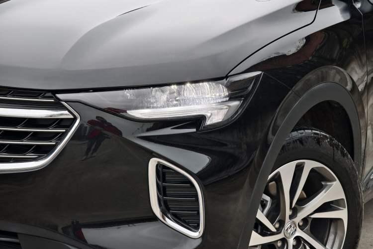 Used Buick Envision 2023 Encore S 552T Two-Wheel Drive Luxury Model
