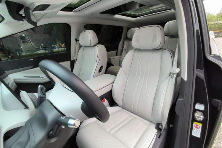 Used XPeng X9 2024 702 Ultra-Long Range Pro
