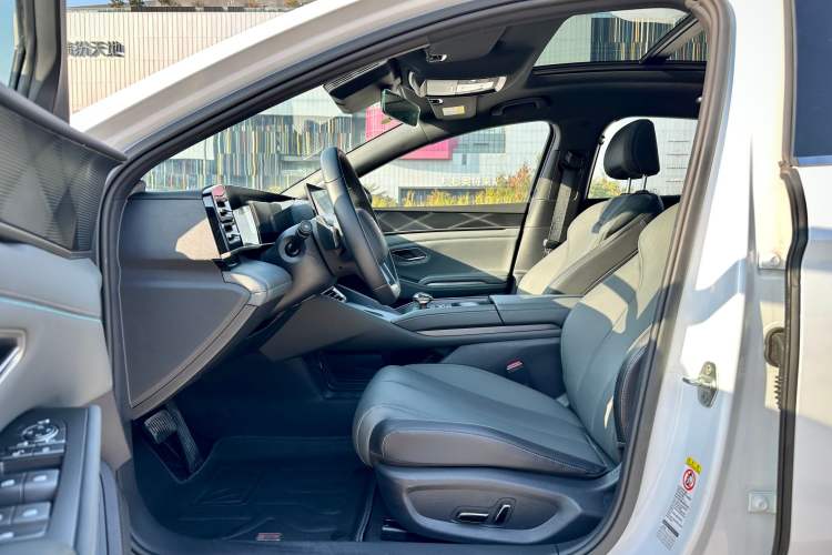 Used BYD Qin L 2025 DM-i Smart Drive 120KM Superior Model