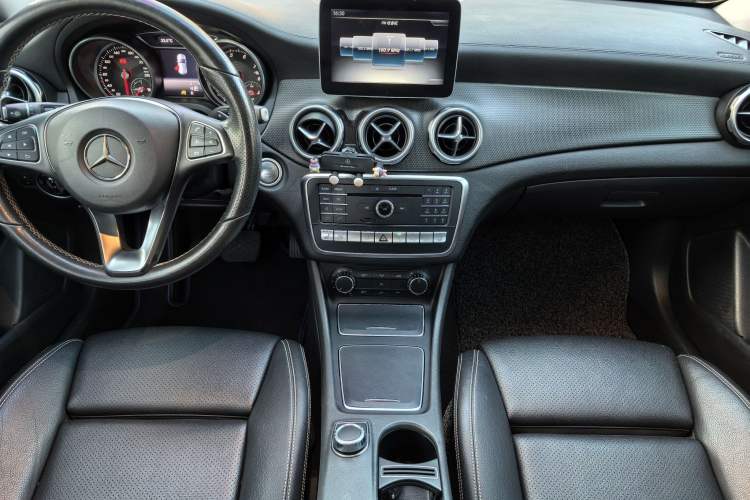 Used Mercedes-Benz GLA 2017 GLA 220 4MATIC Fashion Model