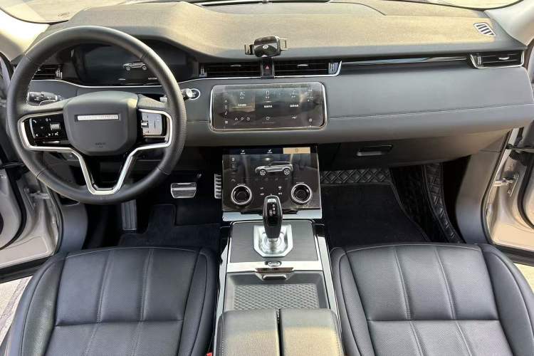 Used Land Rover Range Rover Evoque 2023 Aurora L 249 PS Collins Antique Bronze Special Edition
