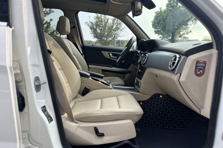 Used Mercedes-Benz GLK-Class 2013 GLK 300 4MATIC Dynamic Sunroof Model
