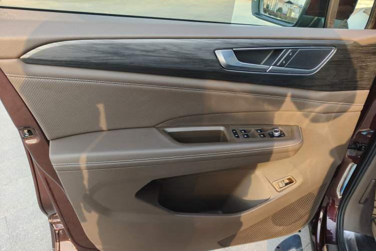 Used Volkswagen Viloran 2022 380TSI Luxury Edition
