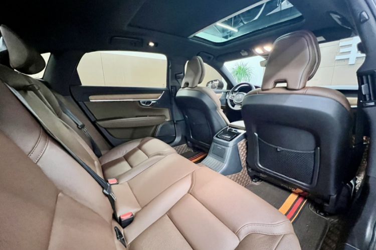 Used Volvo S90 New Energy 2024 Plug-in Hybrid Four-Wheel Drive Long-Range Zhiyi Luxury Edition
