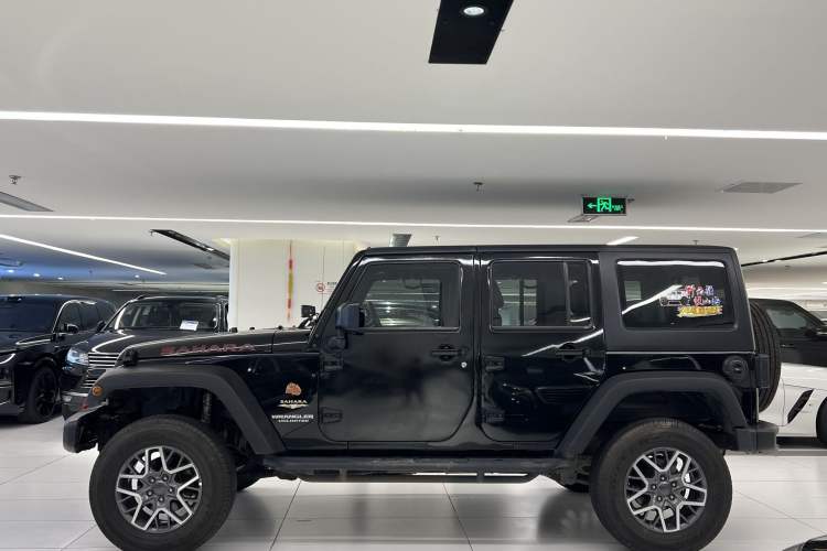 Used  Wrangler 2014 3.0L Sahara Four-Door Edition
