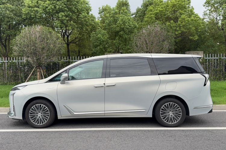 Used Buick GL8 New Energy 2024 Lu Zun Luxury Edition 7-Seater
