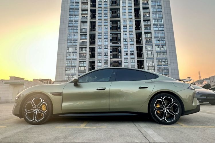 Used  SU7 2024 Rear-Drive Ultra-Long Range Advanced Pro-Level Intelligent Driving Version
