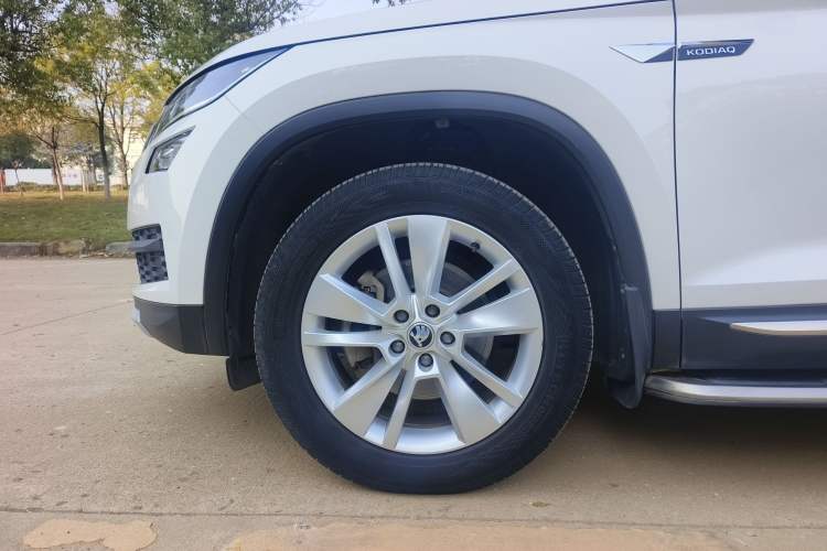 Used Skoda Kodiaq 2018 Facelifted TSI330 5-Seater Two-Wheel-Drive Luxury Enjoyment Edition
