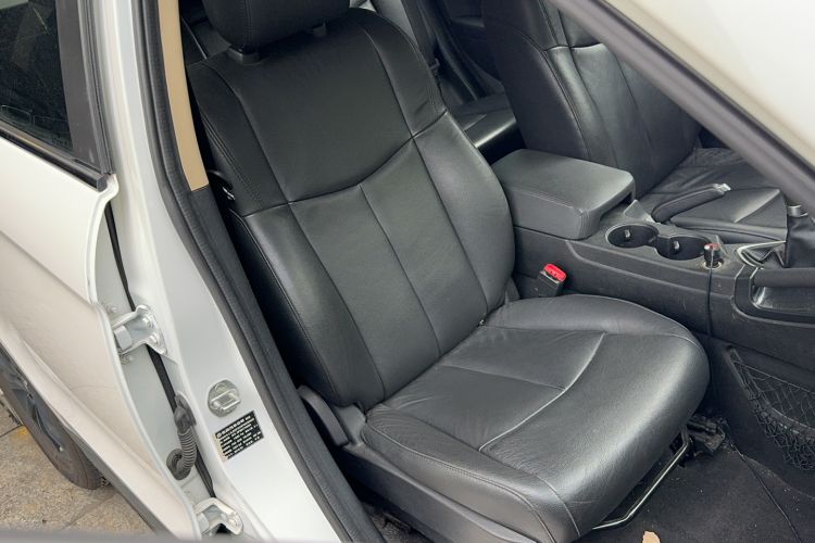 Used Dongfeng Aeolus AX7 2015 2.0L Manual Zhiyi Trim
