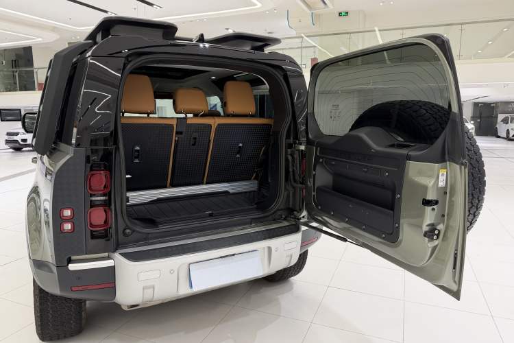 Used Land Rover Defender 2023 Revised Version 90 3.0T P400 Dark Edition