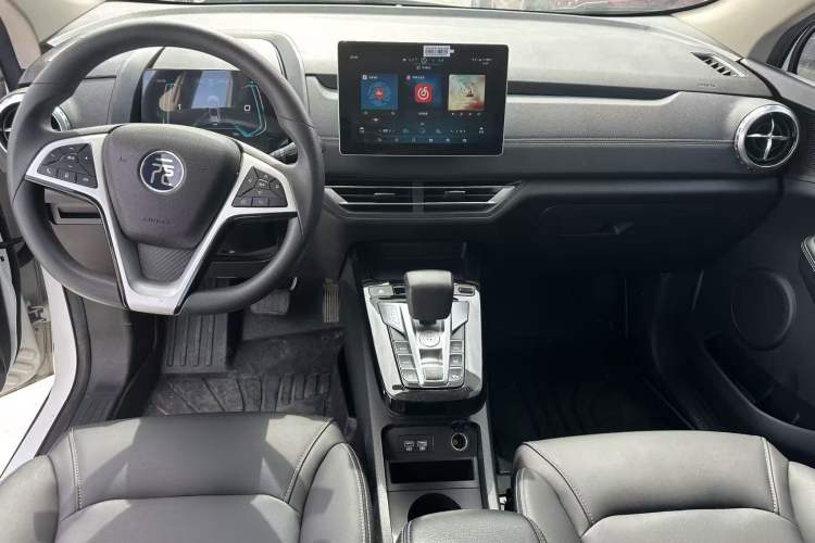 Used BYD Yuan New Energy 2019 EV535 Smart Connect Trendsetting Model
