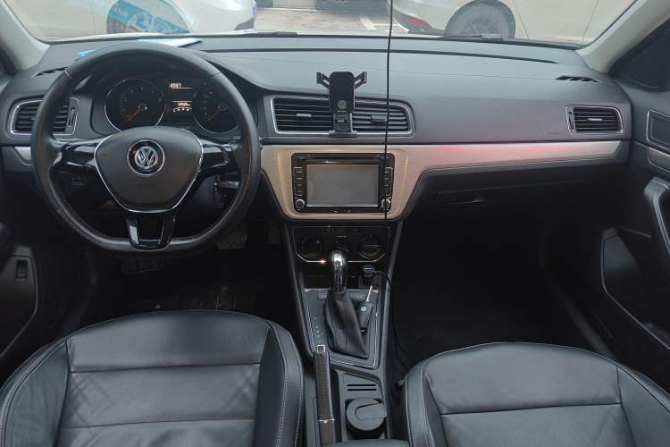 Used Volkswagen Lavida 2015 1.6L Automatic Comfort Edition
